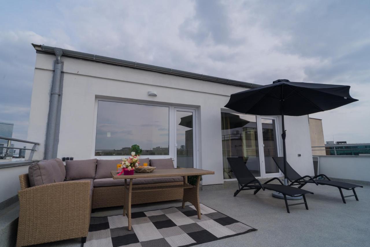 Penthouse With Huge Rooftop Terrace & City View Bucarest Extérieur photo