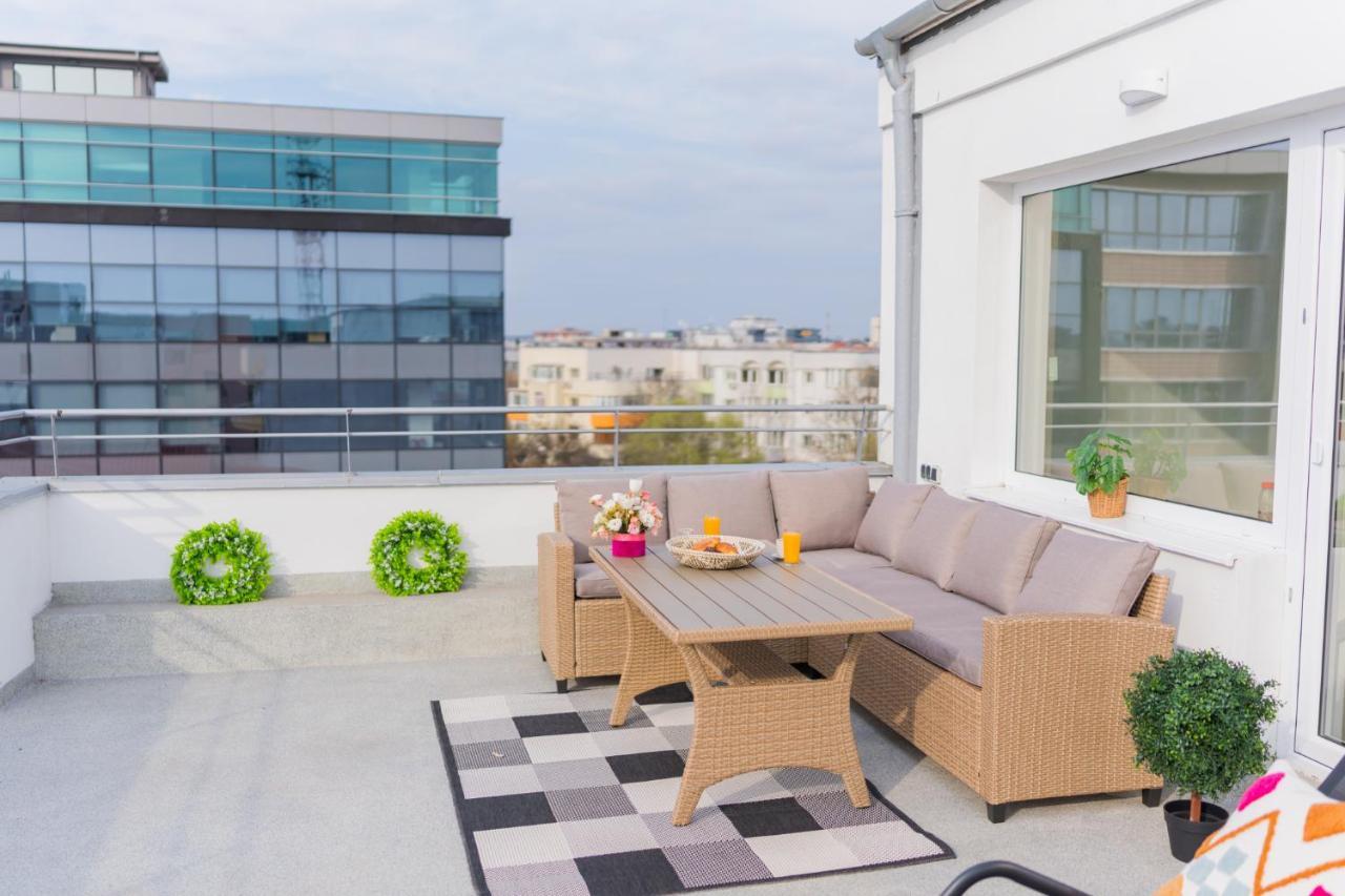 Penthouse With Huge Rooftop Terrace & City View Bucarest Extérieur photo