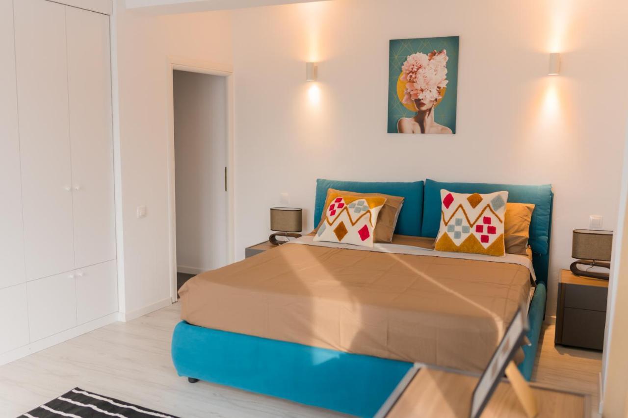 Penthouse With Huge Rooftop Terrace & City View Bucarest Extérieur photo