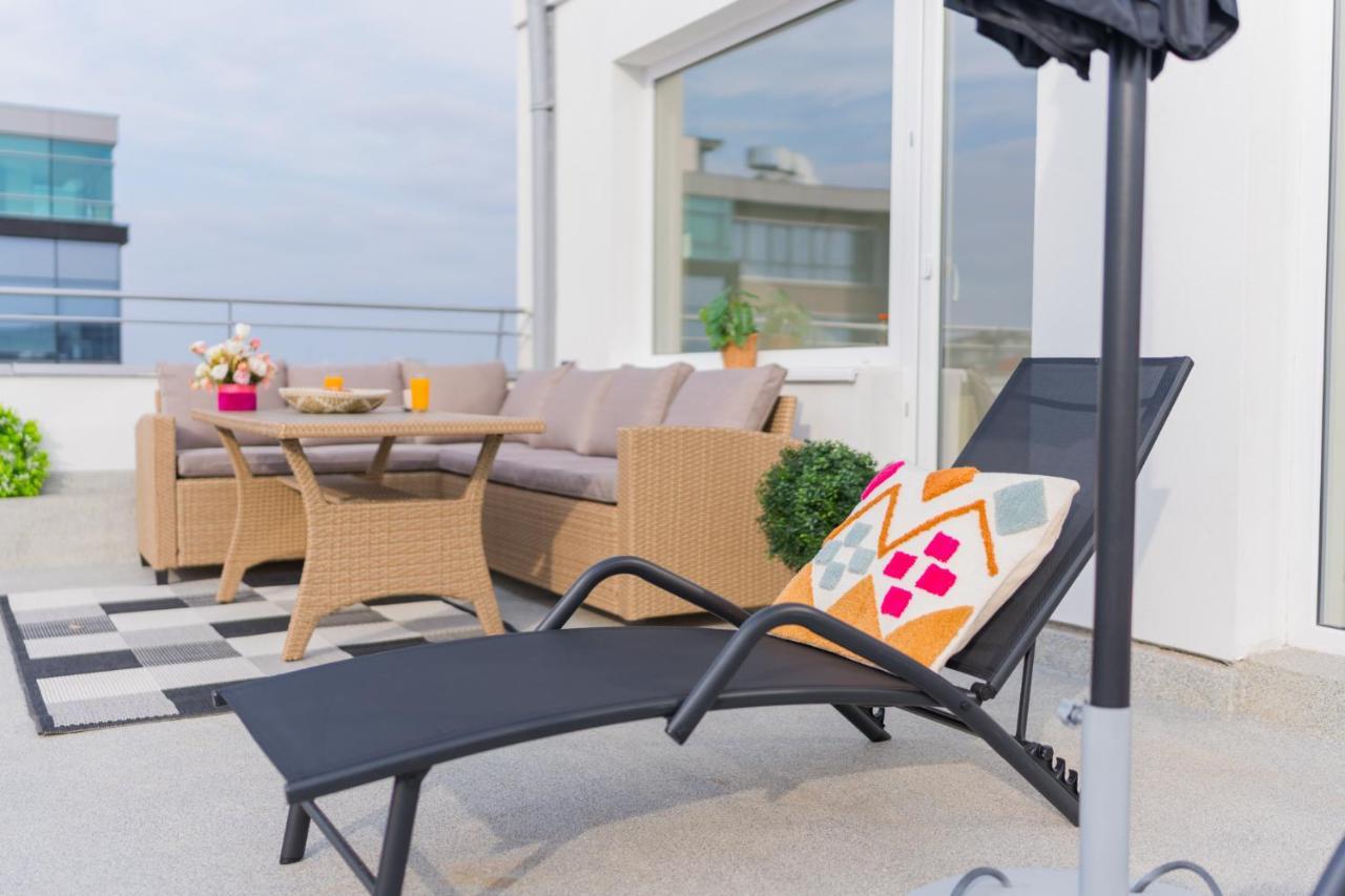 Penthouse With Huge Rooftop Terrace & City View Bucarest Extérieur photo
