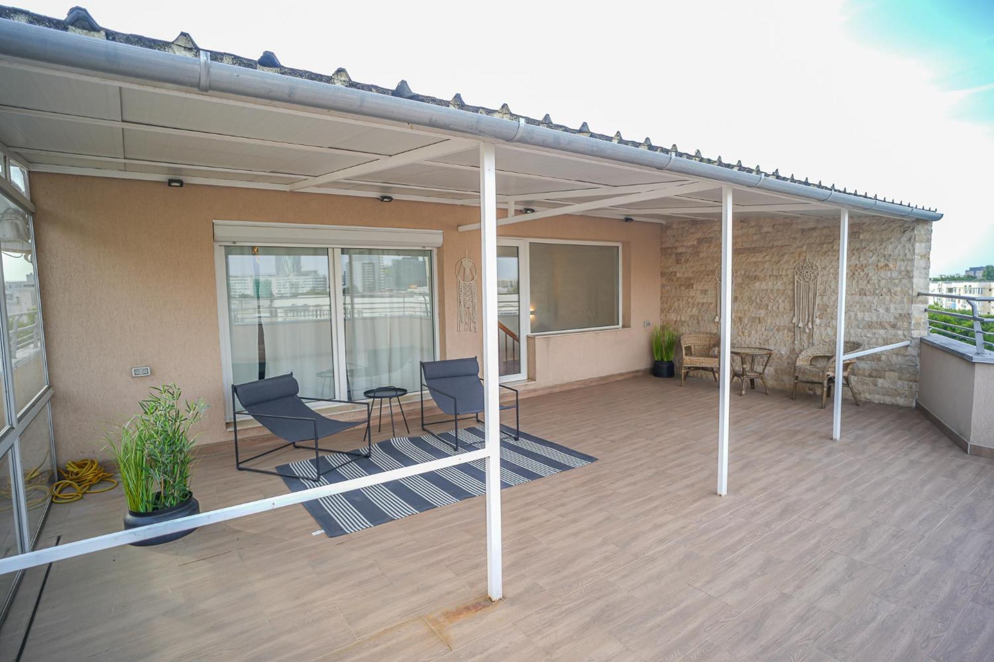 Penthouse With Huge Rooftop Terrace & City View Bucarest Extérieur photo