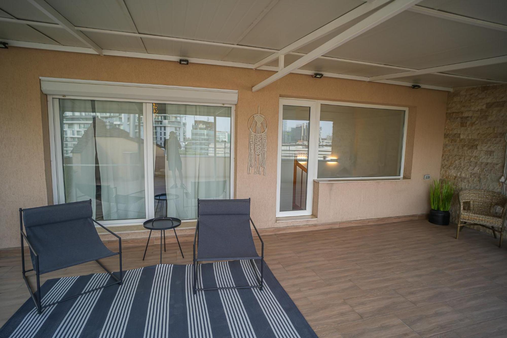 Penthouse With Huge Rooftop Terrace & City View Bucarest Extérieur photo