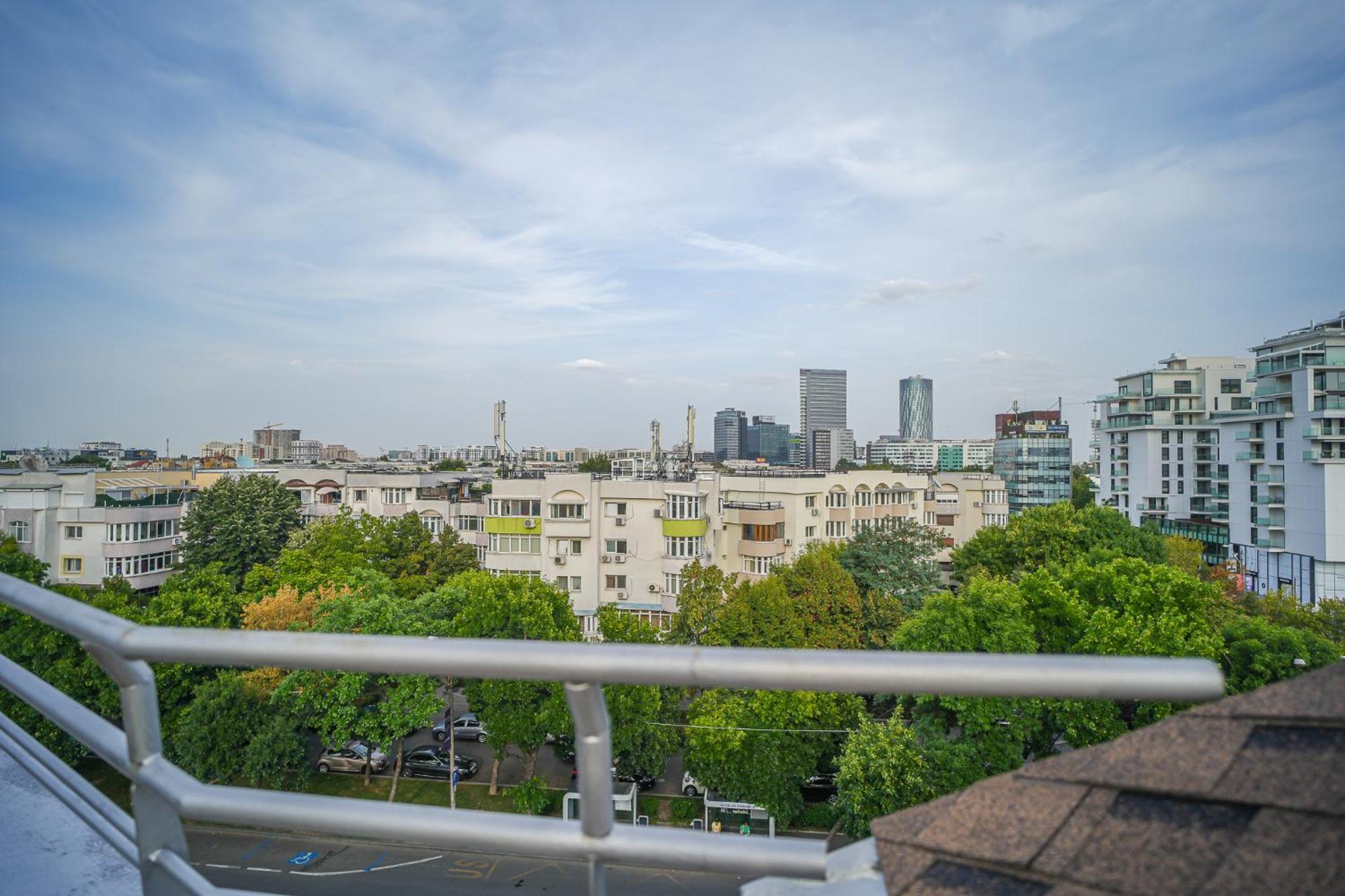 Penthouse With Huge Rooftop Terrace & City View Bucarest Extérieur photo