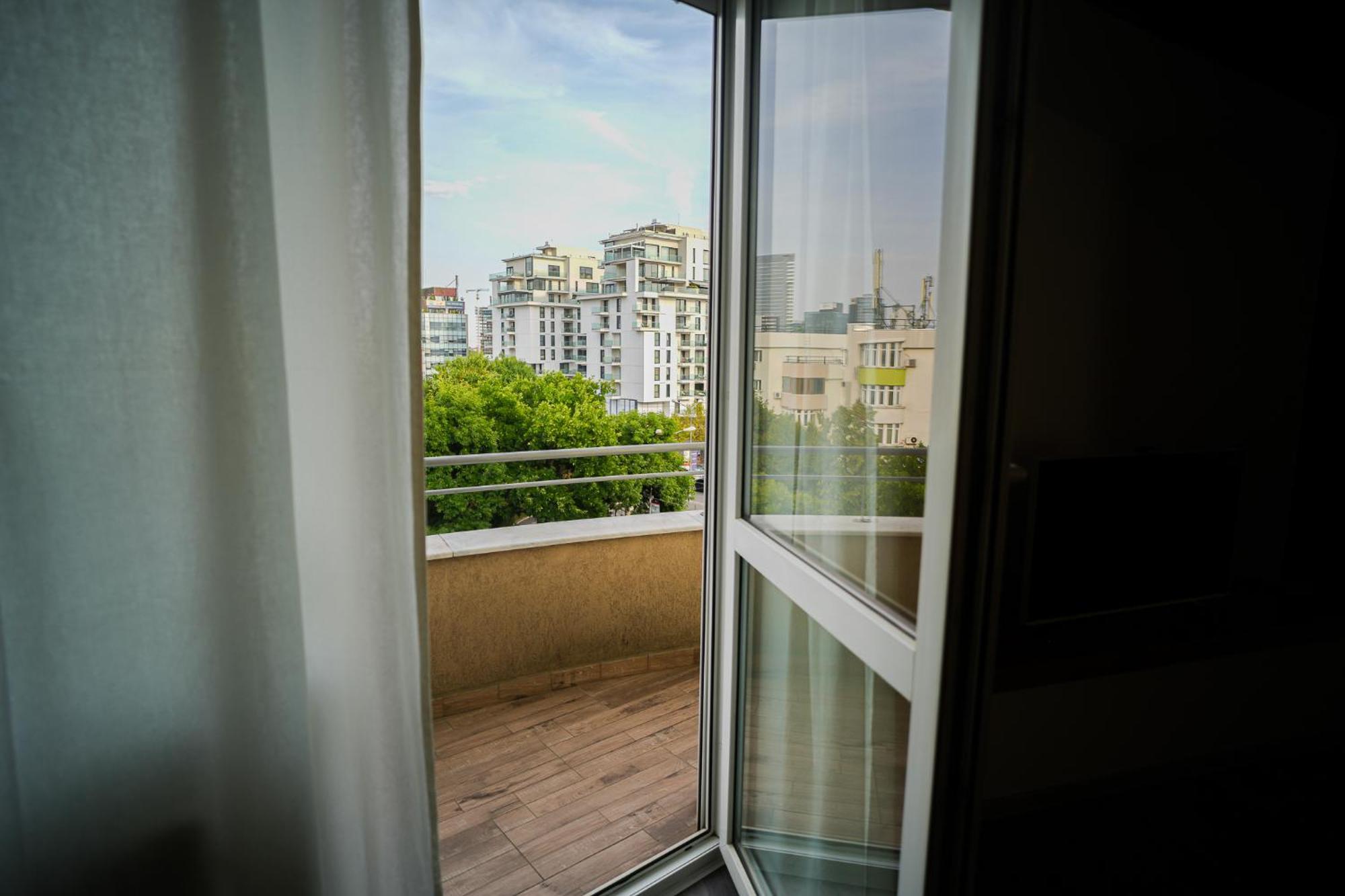 Penthouse With Huge Rooftop Terrace & City View Bucarest Extérieur photo