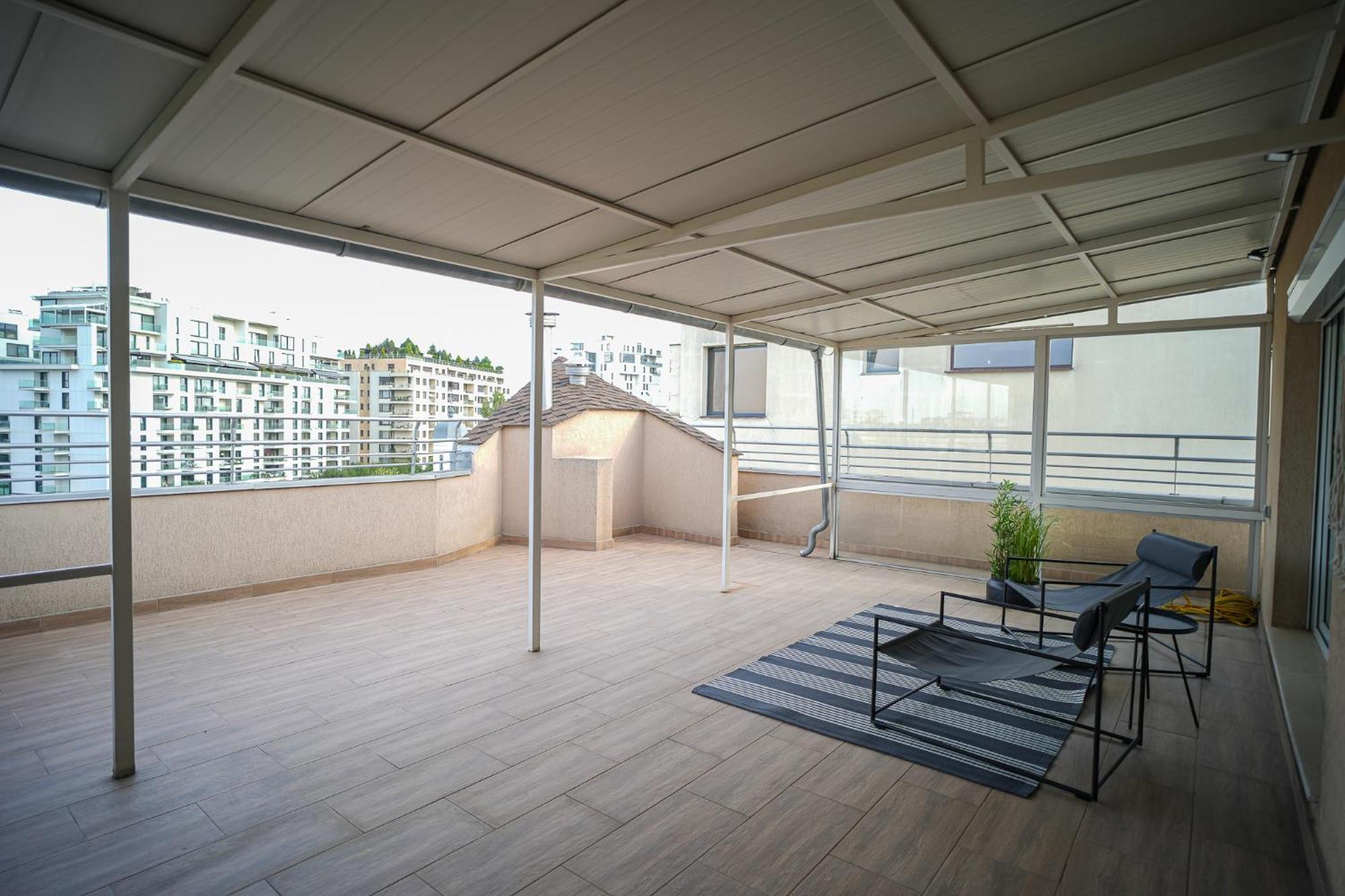 Penthouse With Huge Rooftop Terrace & City View Bucarest Extérieur photo