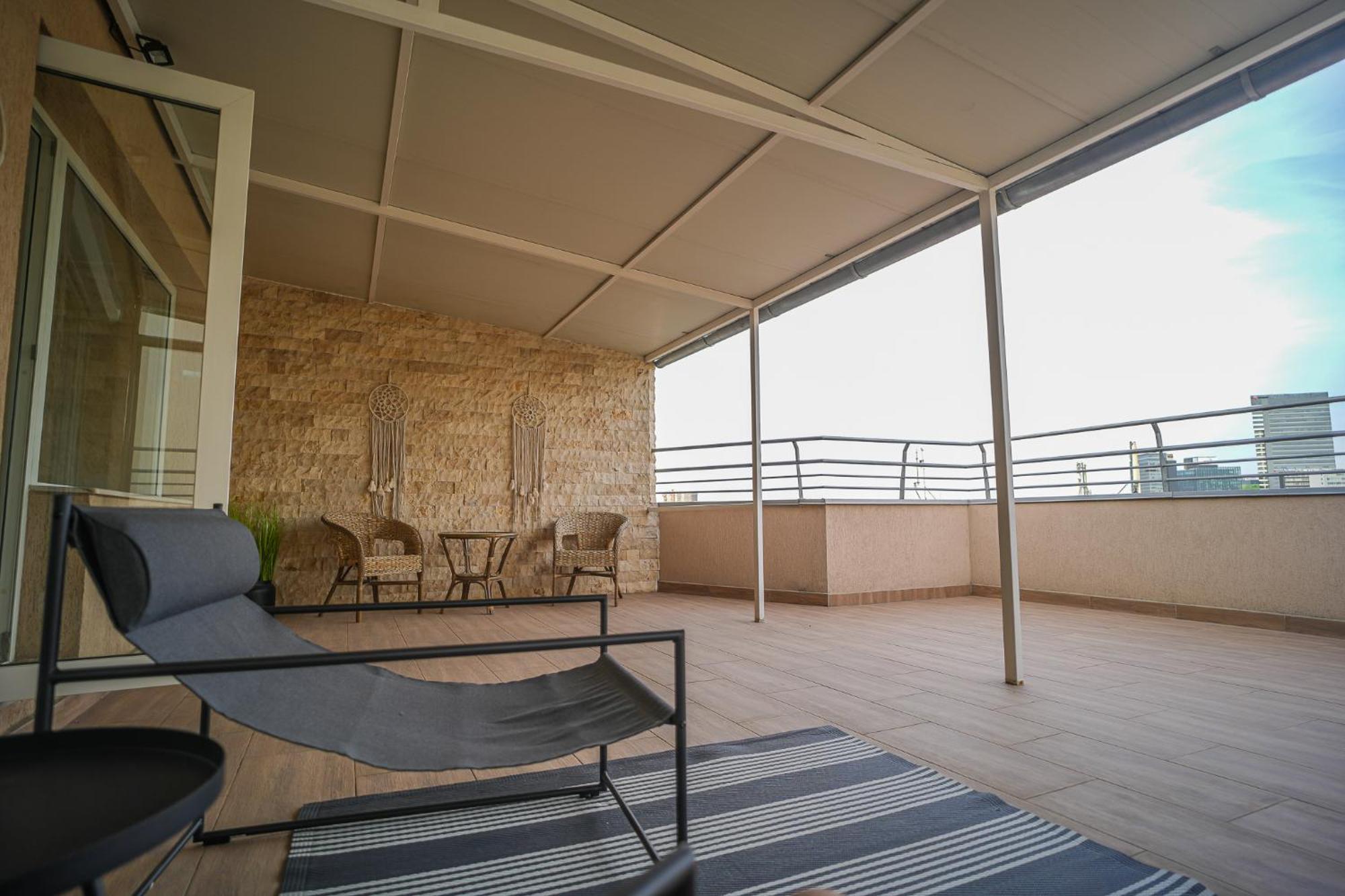 Penthouse With Huge Rooftop Terrace & City View Bucarest Extérieur photo