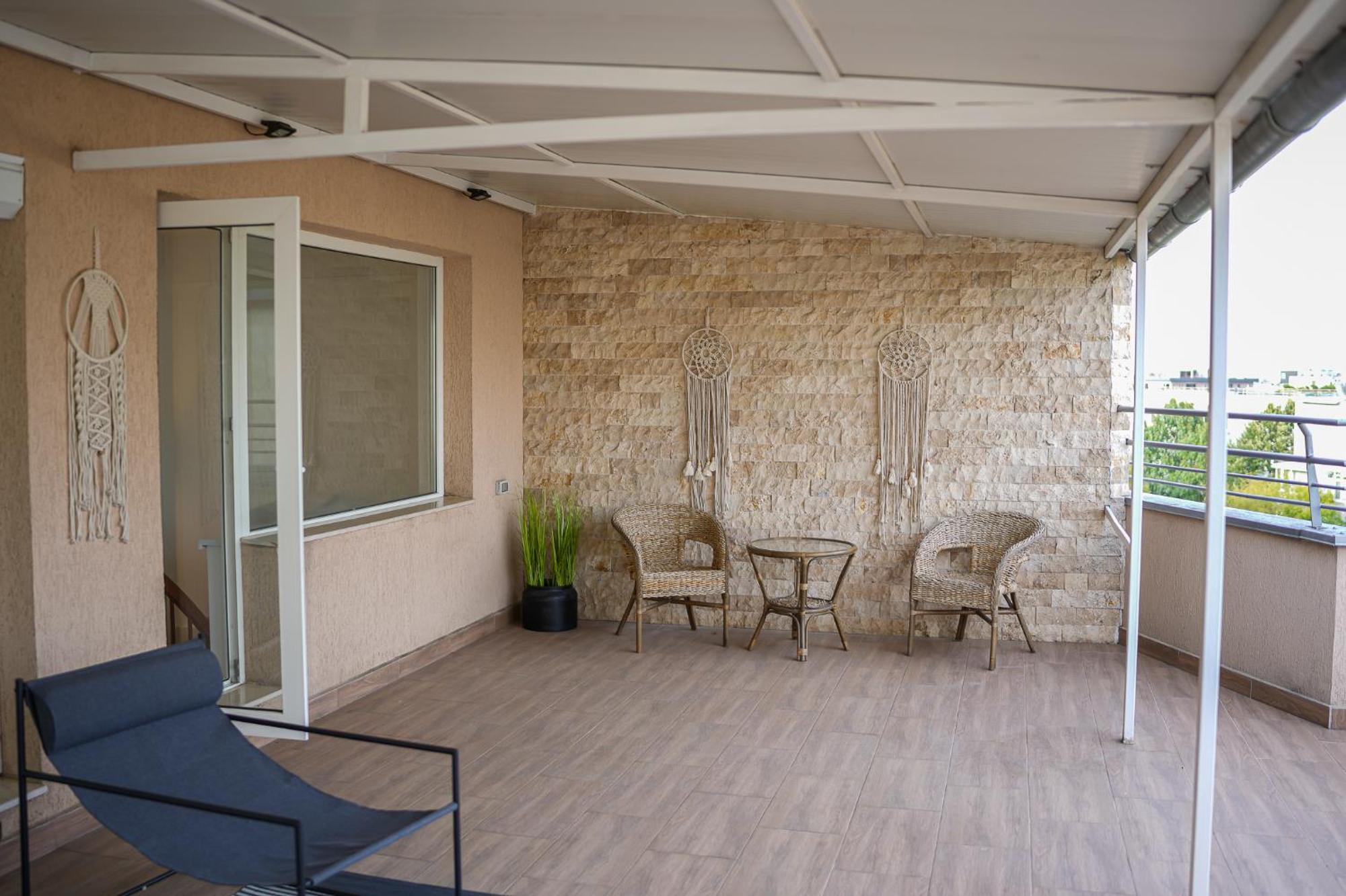Penthouse With Huge Rooftop Terrace & City View Bucarest Extérieur photo