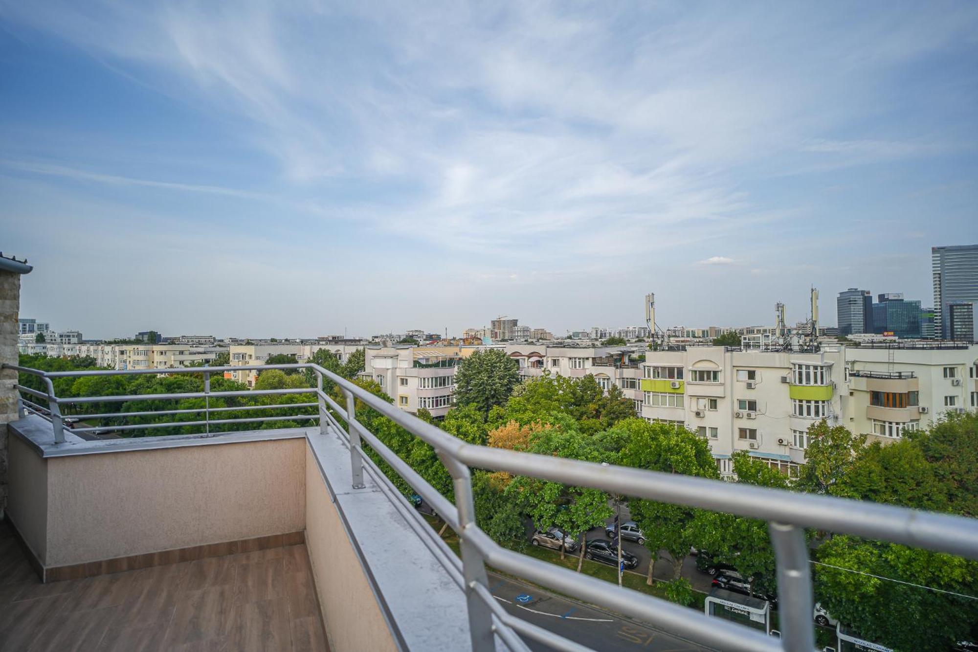Penthouse With Huge Rooftop Terrace & City View Bucarest Extérieur photo