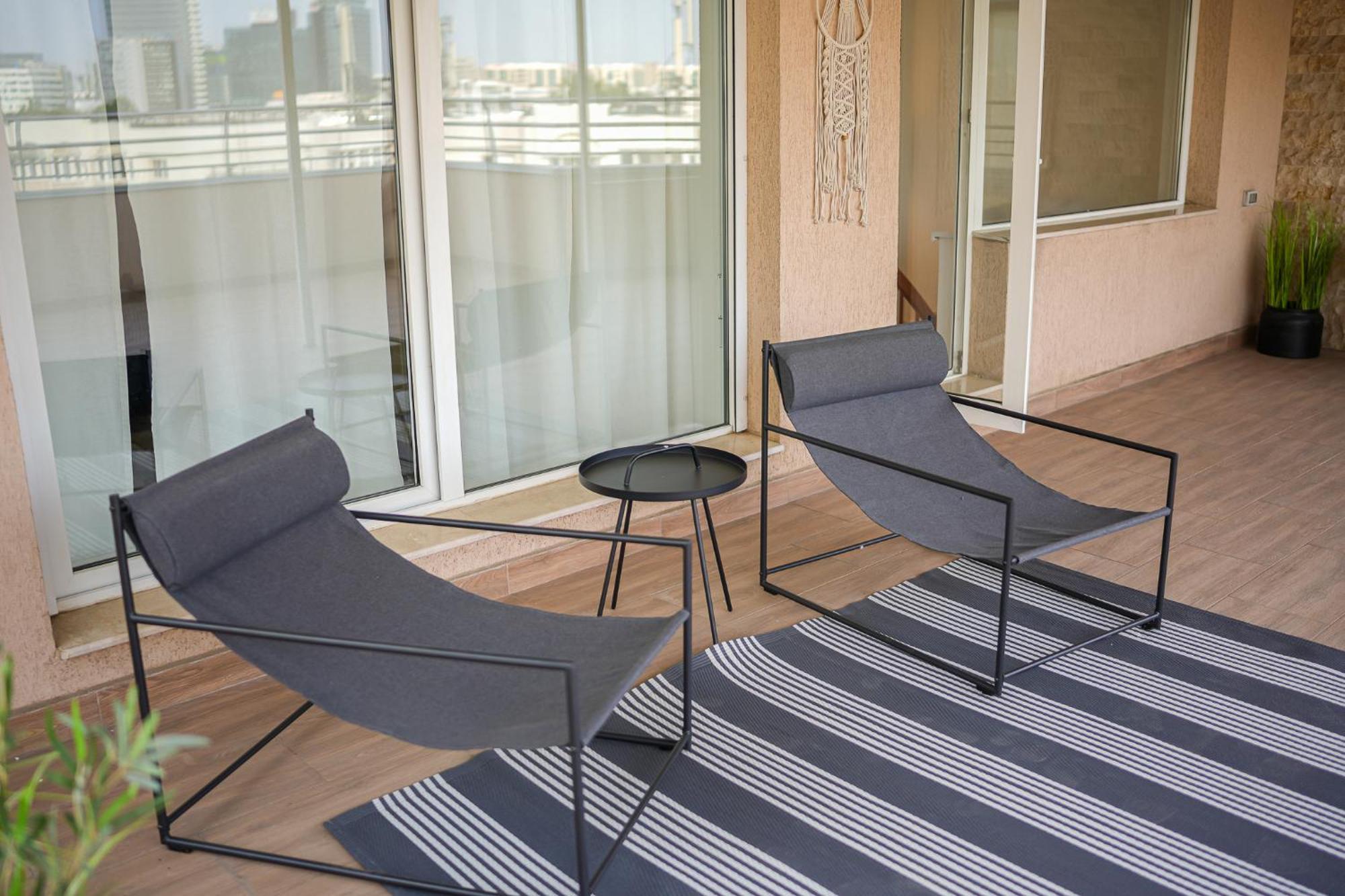 Penthouse With Huge Rooftop Terrace & City View Bucarest Extérieur photo