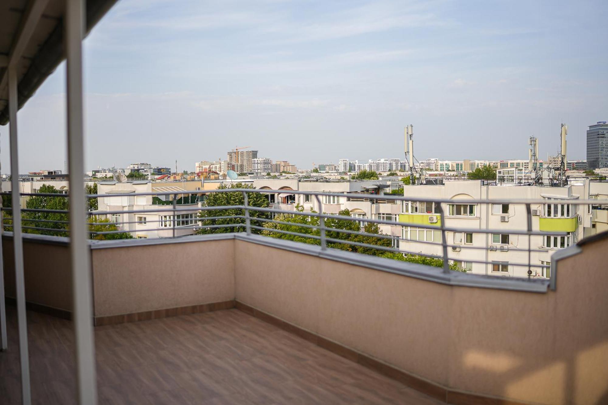 Penthouse With Huge Rooftop Terrace & City View Bucarest Extérieur photo